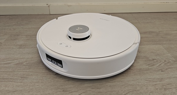 Arvostelussa Roborockin kynnysten yli kiipeilevä, moppaava roboimuri - jonka esteiden väistely on luokattoman huono