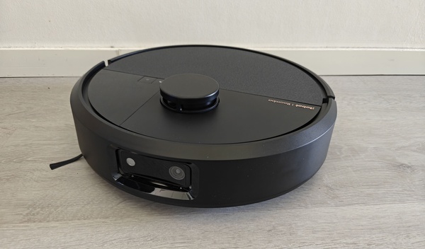 Arvostelussa esteet väistelevä, moppaava Roomba - nykyisellä hintalapulla oikeinkin pätevä työjuhta