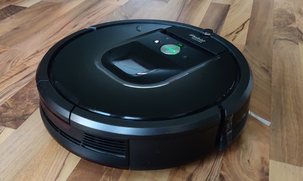 Screaming Roomba realized: Robot Vacuum curses every time it hits an obstacle 