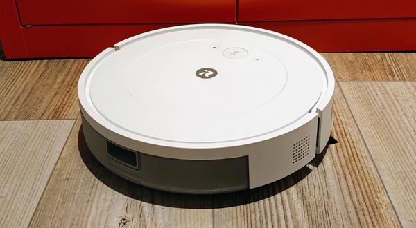 Arvostelussa halvin Roomba - Sopii teknologiapelkoisille, mutta ei oikeastaan kenellekään muulle