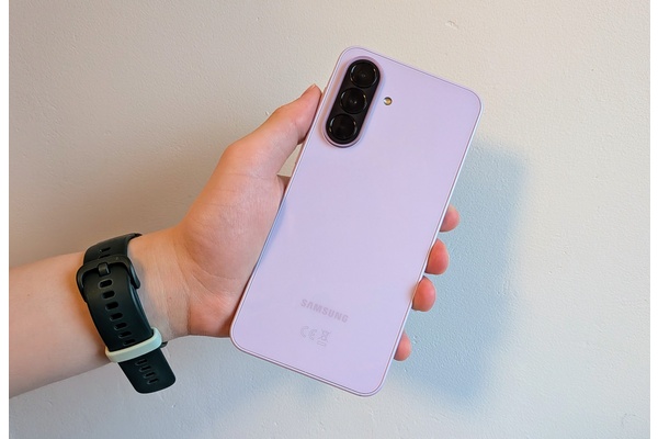 Arvostelussa Samsungin keskihintainen A37, jota tullaan myymään miljoonia - hintalappu ei ole aivan kohdallaan 
