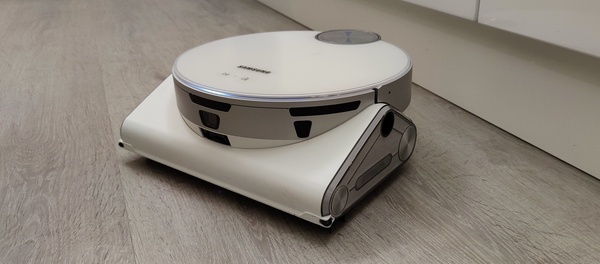 Review: Samsung Jet Bot 90 AI+ - a high-end robot vacuum cleaner