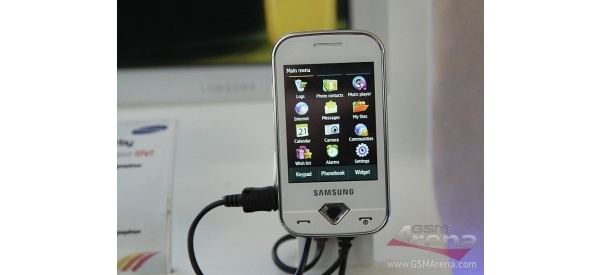 Samsung esitteli kahta tulevaa Diva-puhelintaan, S7070:t ja S5150:t