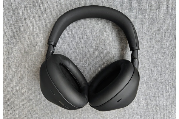 Arvostelussa toimistotyöläisten luotettavat työkalut: Sony WH-1000XM6 vastamelukuulokkeet ovat lähes täydelliset, mutta kalliit