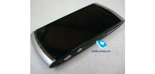 Sony Ericssonin Kurara-Symbian-puhelin katsauksessa jo ennen julkistusta