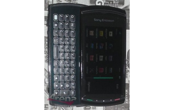 Sony Ericssonin Kurarasta vuosi QWERTY-versio