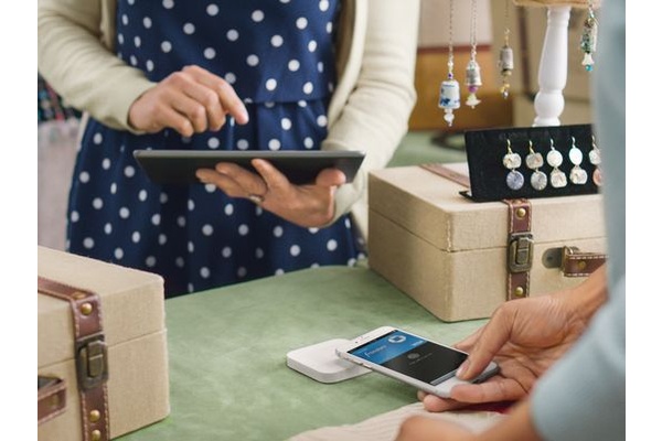 Square's new mobile readers support chip cards and Apple Pay