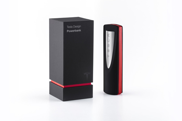Tesla's power pack charges your phone like a Supercharger