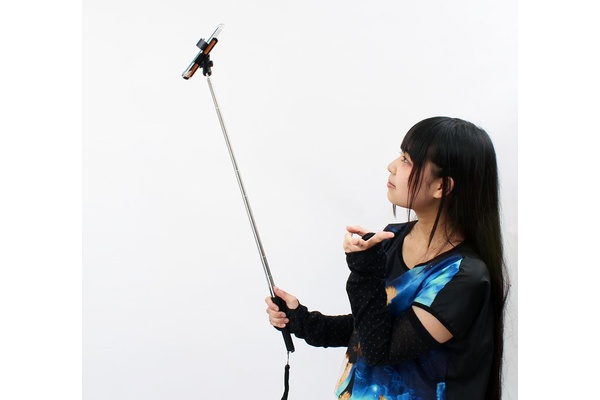 Kyllä ne japanilaiset keksivät: Thanko-tanko avuksi selfien ottoon