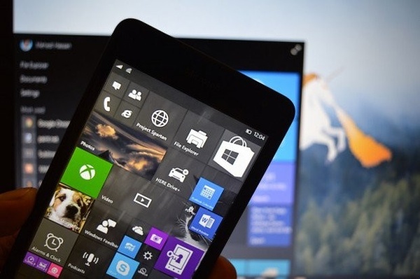 Leaked Windows 10 for mobile build shows updates to Live Tiles