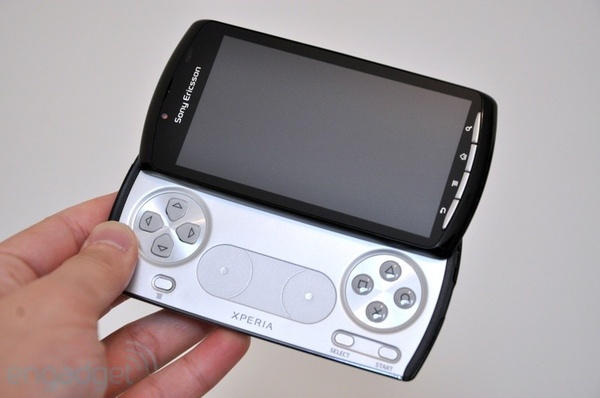 Engadget shows off the Xperia Play (PlayStation Phone)