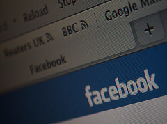 Facebook käyttää henkilökohtaisia tietoja mainontaan