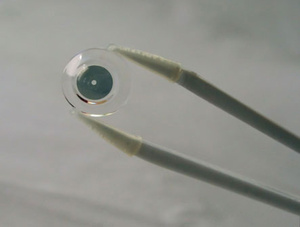 Unohda kömpelöt Google Glassit - Innovega siirtää datan piilolinssille