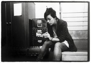 Lily Allen pistää pään pusikkoon