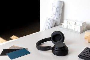 Microsoftin Surface Headphones 2 -vastamelukuulokkeet ja Surface Earbuds -nappikuulokkeet saapuvat myyntiin Suomessa