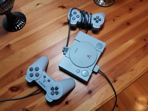 Päivän diili: PlayStation Classic on taas tarjouksessa - hinta nyt 25 euroa Cdonilla