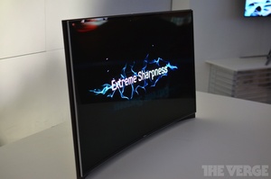Samsungilta "maailman ensimmäinen" kaareva OLED-TV