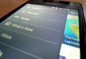 Spotify yrittää neuvotella huojennuksia lisenssimaksuihin