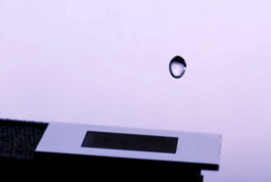 Video: Näin vesi hyppii uudenlaisella superhydrofobisella pinnalla
