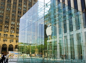 Lady walks into Apple glass door, sues for $1 million