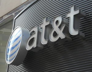 AT&T giving T-Mobile users up to $450 to switch carriers