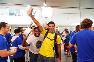 Apple opens first retail store in Brazil