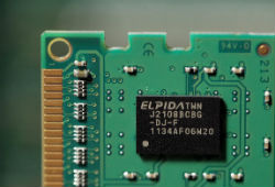 Chipmaker Elpida doesn't last the month, files for bankruptcy protection