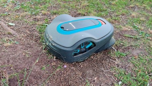 Arvostelussa Gardenan robottiruohonleikkuri, max. 1250 m2 pihoille
