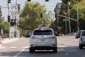Googlen itseohjautuva auto kolaroi linja-auton kanssa