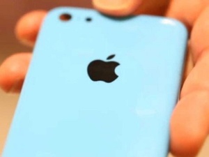 More pics of alleged plastic iPhone emerge, with colorful backplates