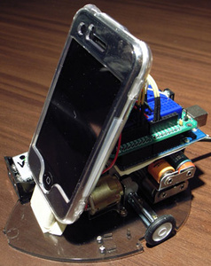 iPhone ohjaa robottia