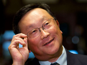 BlackBerry sees revenue fall to under $1 billion but it loses less money than usual