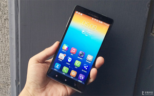 Lenovo unveils Vibe Z, 1080p flagship phablet