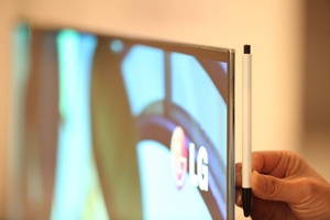 LG to unveil 55-inch OLED TV at CES