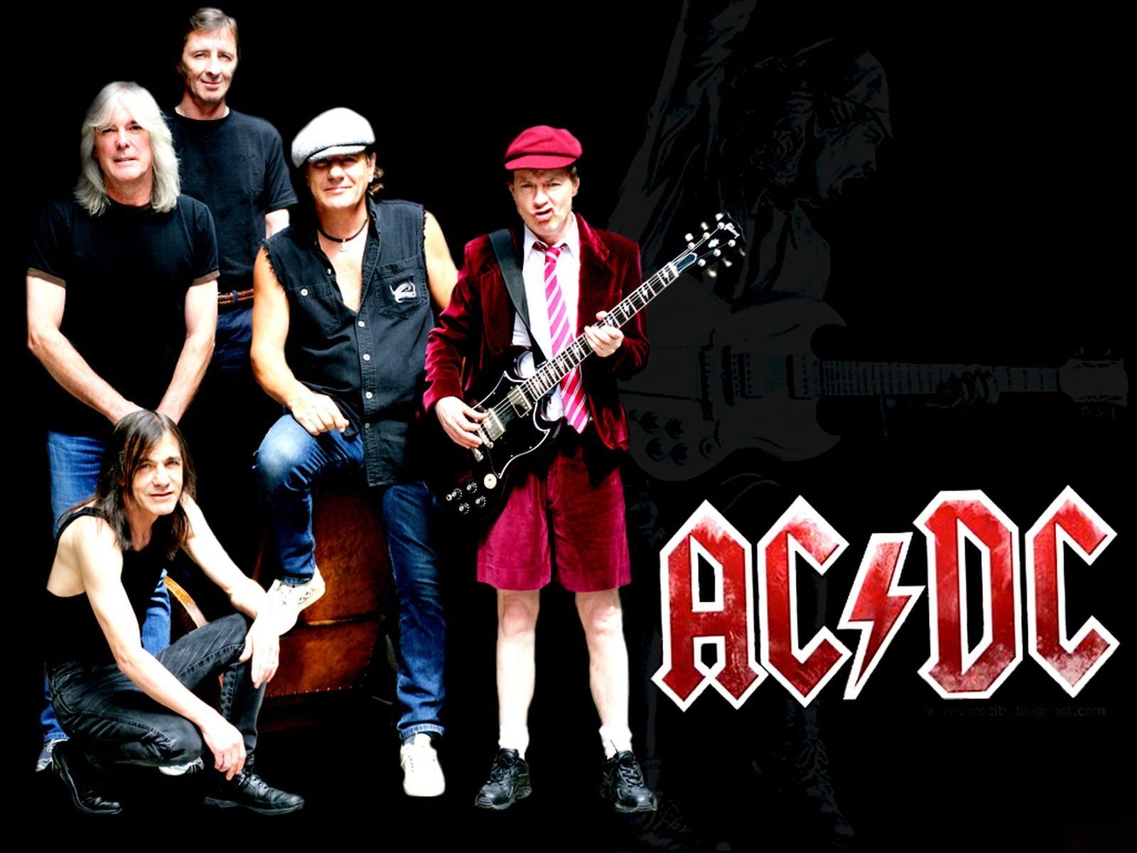 Полное название группа. Рок группа AC DC. Солист Эйси ДИСИ. Фотографии группы AC DC. AC DC 70s.