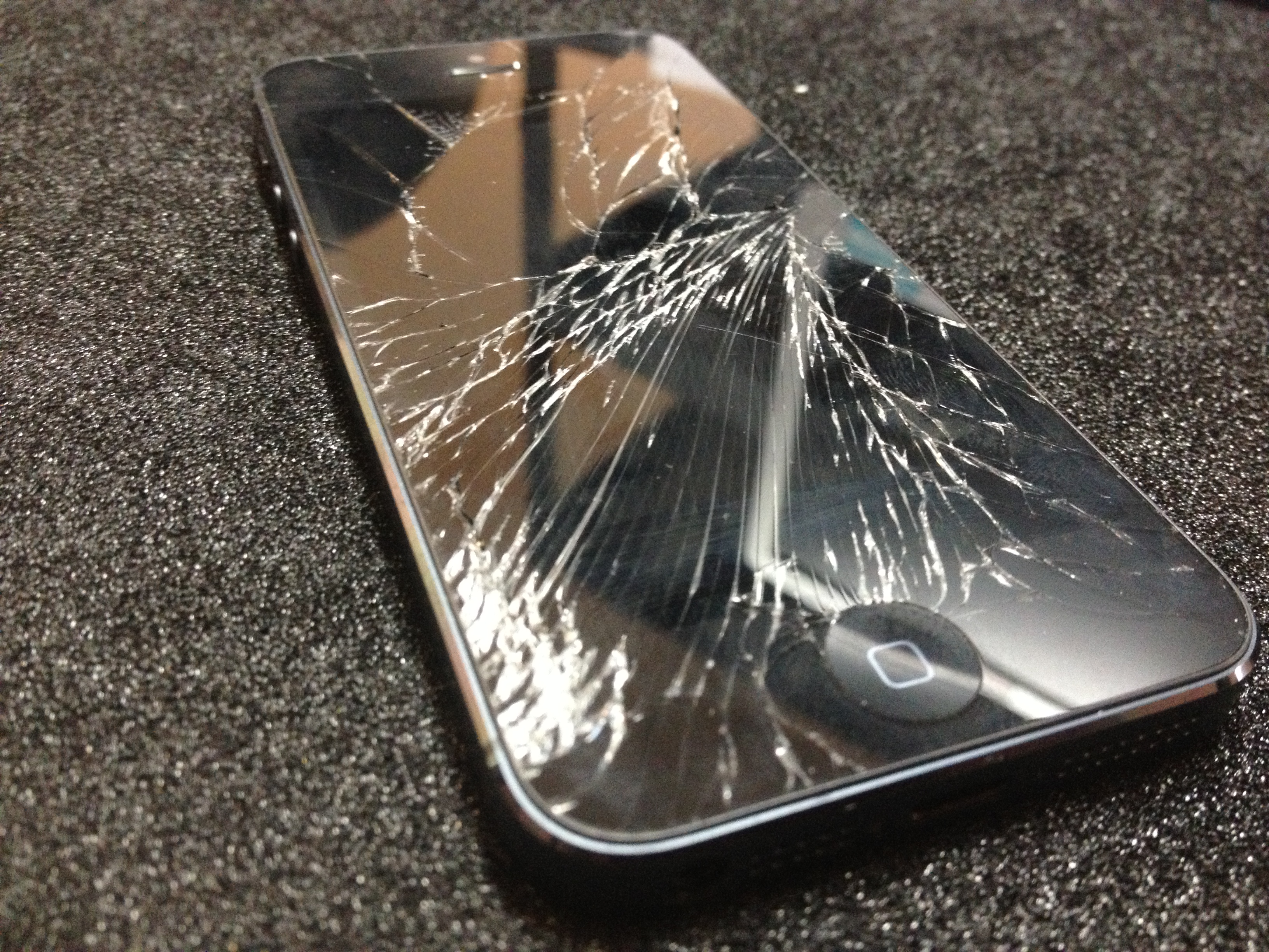 Report: Almost 25 percent of iPhones have cracked screen - AfterDawn