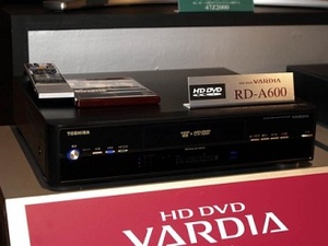 Toshibalta HD DVD -tallennin 600 gigatavun kiintolevyllä
